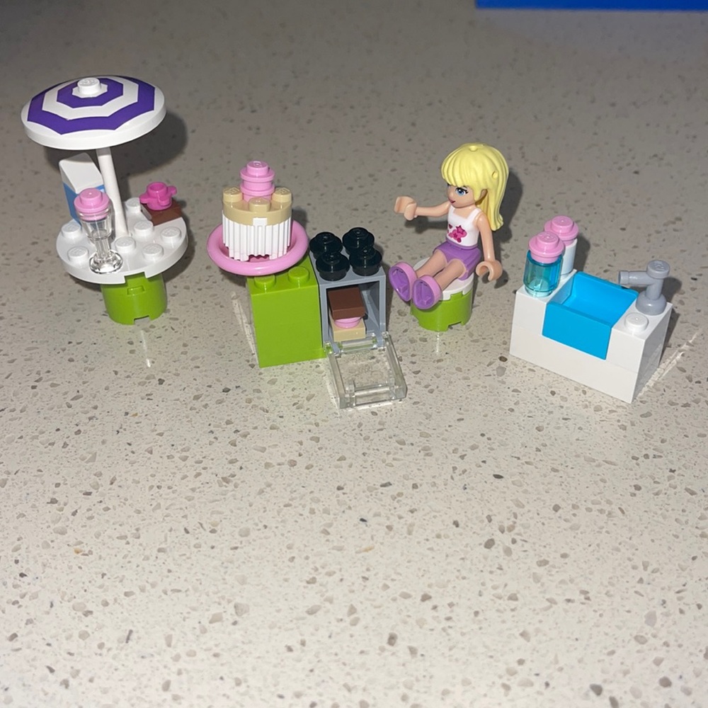 Lego Friends 3930 Stephanie’s Outdoor Bakery